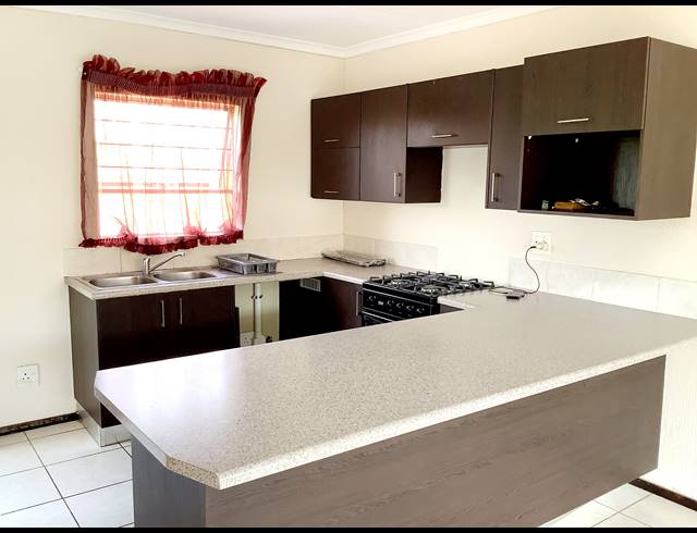 2 BEDROOM APARTMENT FOR SALE IN HONEYPARK